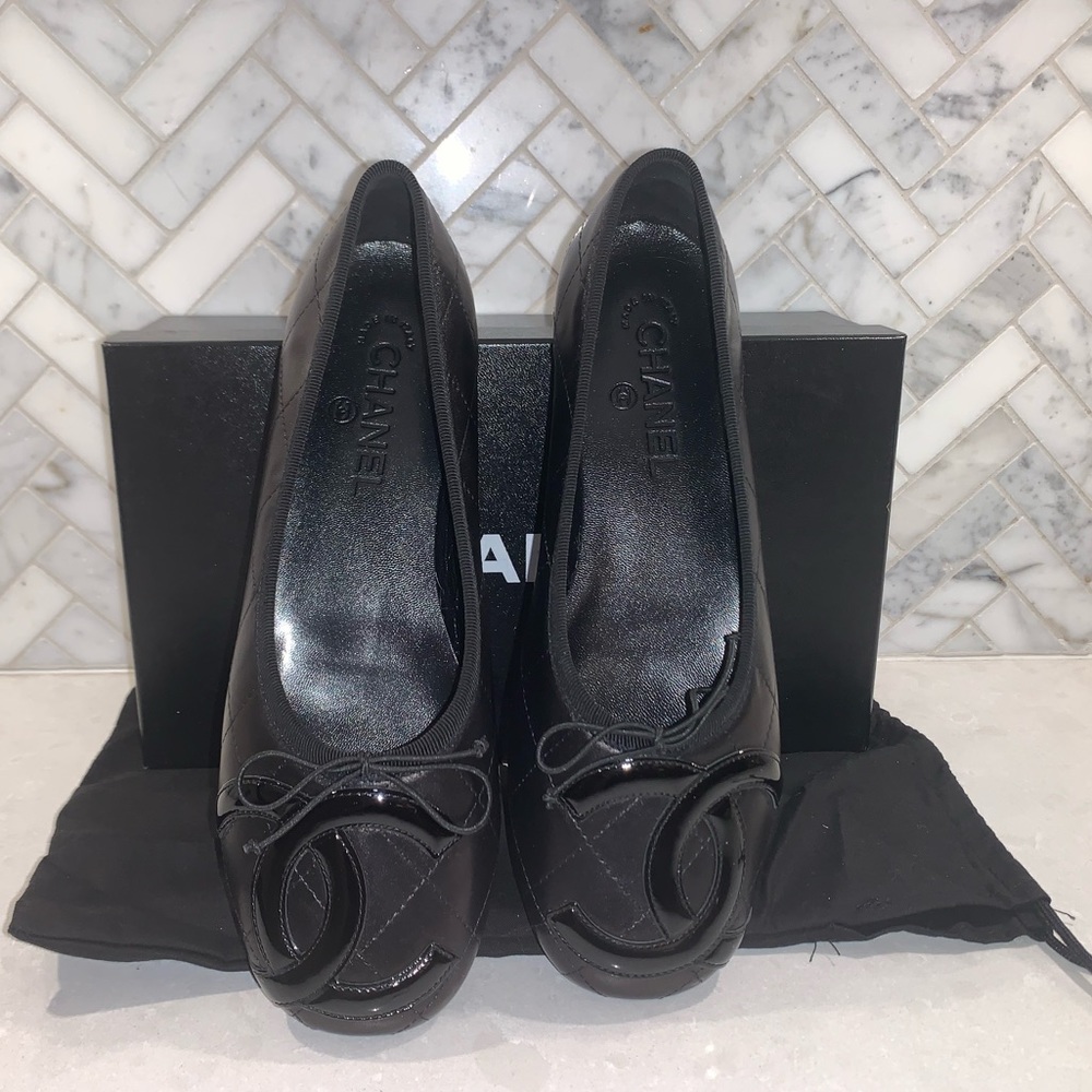 Chanel black ballerina flats. Slightly worn.